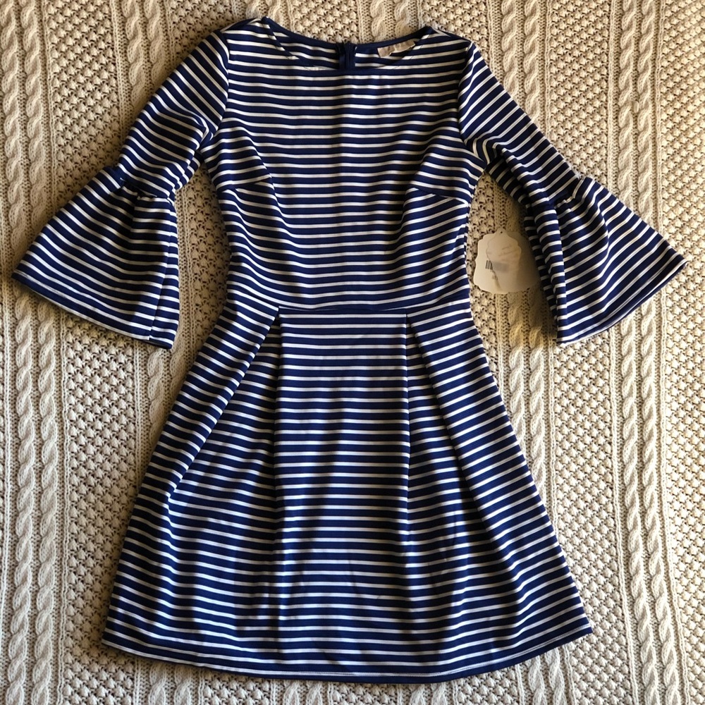 Bell sleeve dress